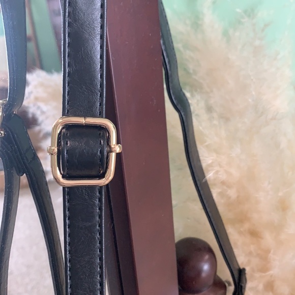 Womans Leather Shoulder purse - Picture 4 of 7